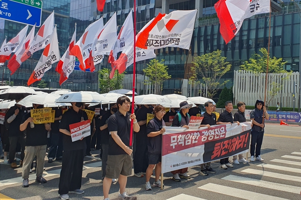 카카오 노조 파업이 드러낸 '수평 문화'의 허구성 : 정신아 포함 임원진 보수 급증했고, 경영 실패는 계열사에 전가됐다