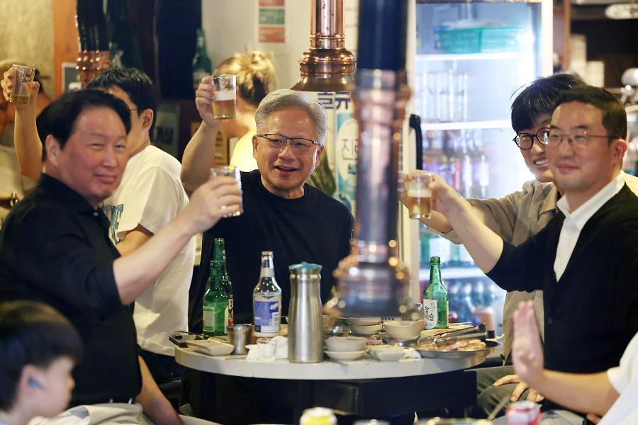 [허프 사람&말] 삼성전자 이재용·현대차  정의선·SK 최태원 중 누가 제일 친하냐? 젠슨 황의 답 너무 쉬운 질문