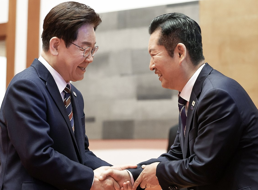 '1인1표제'가 민주당의 새로운 전선으로 떠오른다 : 정청래는 '당원주권주의'를 지켜낼까