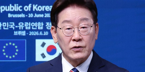 이재명 지지율이 5개월 만에 50%대로 급락했다, 중도층에서 10%p 빠졌다