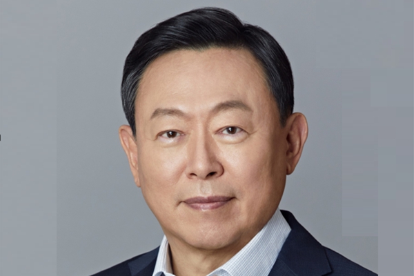 롯데그룹 신동빈 회장이 AI 전환은 생존 걸린 과제라 강조 : 관리자 평가 기준에도 AI 에이전트 조율 역량 넣는다