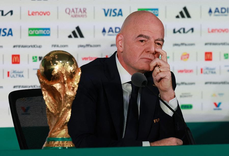 FIFA 회장은 전용기 타고 슝, 지구 활활 태우는 '탄소 폭탄' 북중미 월드컵 : 한 나라의 1년치 탄소 배출량 내뿜는다