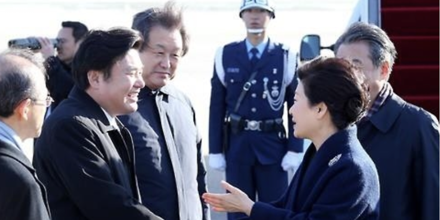 대통령 '공항정치'의 역사 : 이재명-정청래부터 윤석열-한동훈, 박근혜-김무성까지