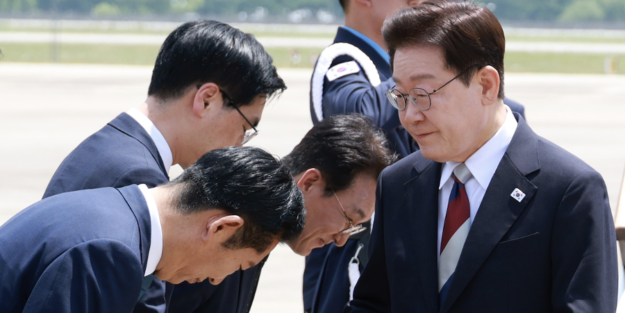 이럴 것이라면 공항 배웅 때 왜 안 불렀나 : 정청래 인사에 이재명 수고했습니다 한마디