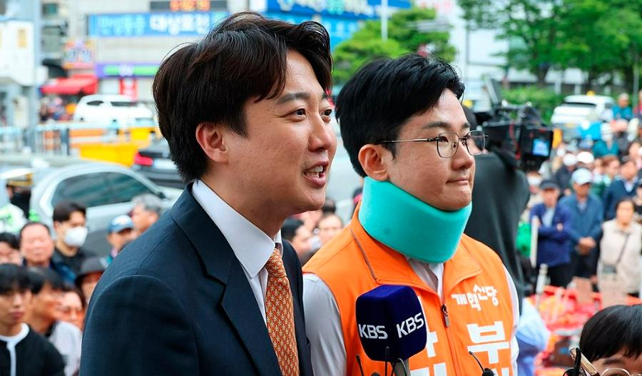 '정치 테러'→'피습 자작극' 의혹 : 정이한 전 부산시장 후보 탈당에 연락 두절, 이준석·천하람 고개 숙였다
