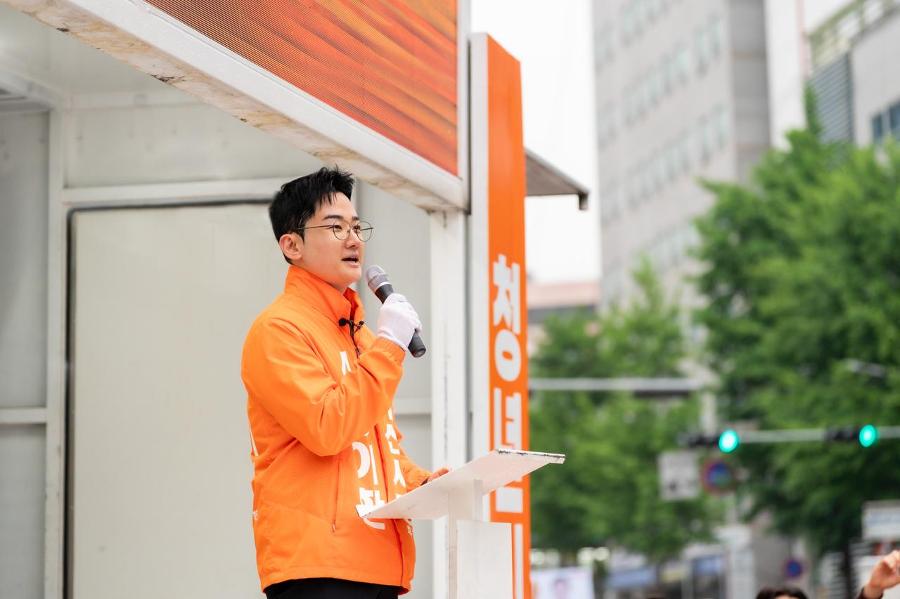 '정치 테러'→'피습 자작극' 의혹 : 정이한 전 부산시장 후보 탈당에 연락 두절, 이준석·천하람 고개 숙였다