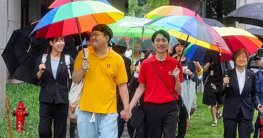 트렌스젠더 '성별 정정'도 가능한데, 동성결혼은 인정되지 않는다 : 이제 법원이 답해야 한다