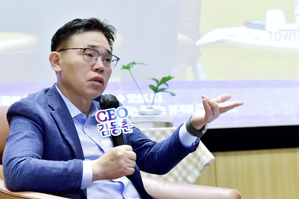 LG화학 사장 김동춘 10년간 R&D 15조 투자로 'AI 기반 고부가 제품' 승부수, 반도체·모빌리티·로봇 소재에 명운 건다