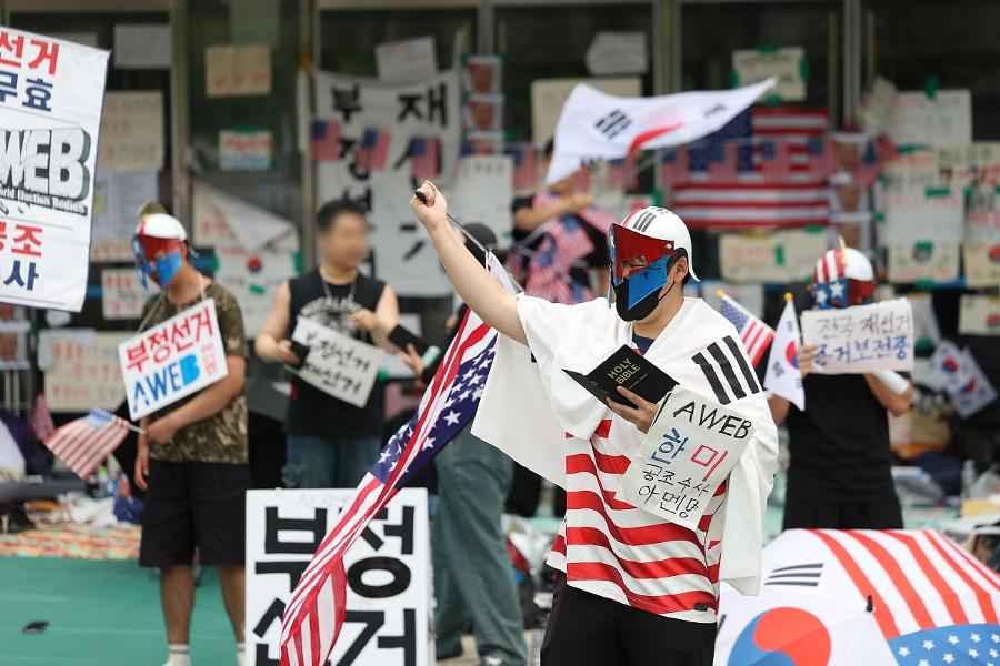 '올공 시위' 3주째 : 잠실 개표소 봉쇄로 선수는 '태극마크 없는 유니폼' 출전하고, 박서진 콘서트는 취소됐다