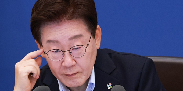 지지율 데드크로스가 말해주는 ‘뉴 이재명’의 위기, 중도보수 확장 내걸었지만 결국 ‘반 문재인’으로 귀착