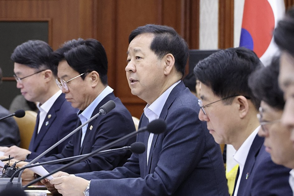 국제유가 중동 전쟁 이전 수준으로 낮아져, 경제부총리 구윤철 석유 최고가 인하, 소비자가격 안정화할 때까지 유지