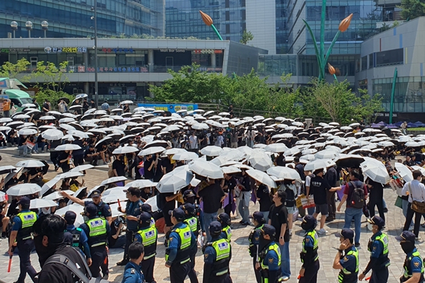 카카오 노조 29일 '로그아웃데이' 그대로 진행한다, 회사와 교섭 합의할 수 있는 수준 아냐 