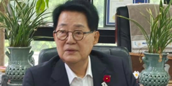 박지원, 이재명-문재인 오찬 앞두고 '동교동 해체' 언급 : 그는 2017년 대선에서 '문모닝'이었다
