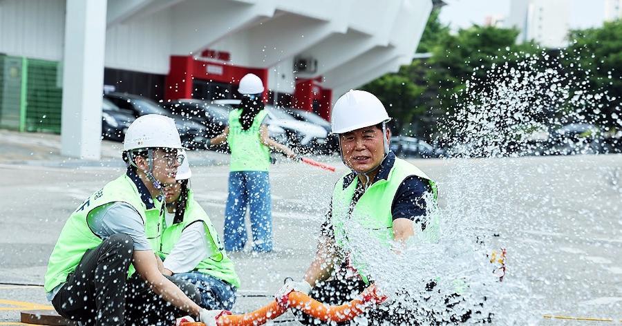 AI 시대 복병, 폭염과 폭우 기후위기에 미국과 유럽 골머리 : 한국 데이터센터도 안전지대 아니다