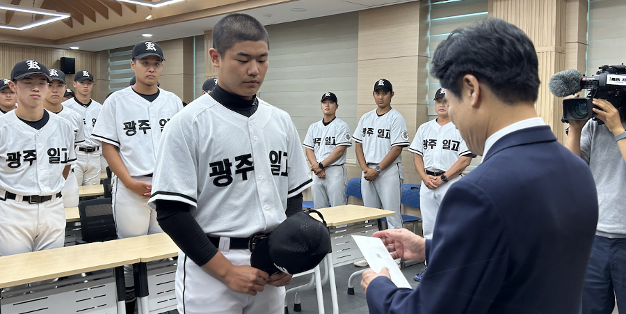 [허프 생각] 국민의힘의 배재고 징계 '정치 정쟁화' : 혐오와 조롱을 조장하는 것은 아닌가