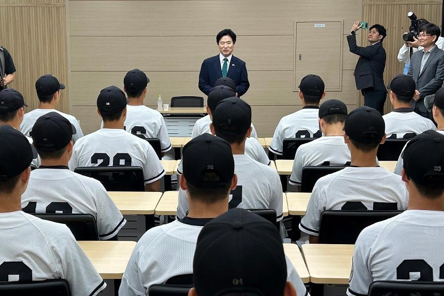 배재고, 6일 광주일고 사과 방문하고 5·18민주 묘지 참배한다 : 사과는 받는 사람의 몫 