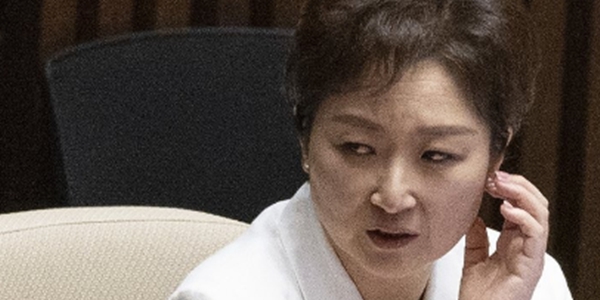 민주당 이언주, 상임위원장 못 받자 정치보복인가 부르르 떨었다 : '당연히 내 몫'이라 여긴다
