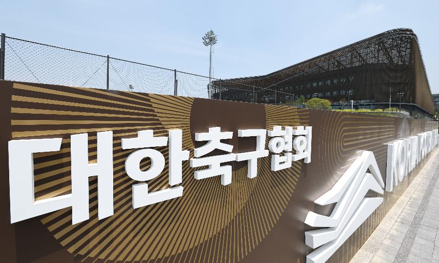 정몽규, 13년5개월 만에 대한축구협회장 물러났다 : 박지성 이끄는 'K-축구 혁신위' 출범한 날