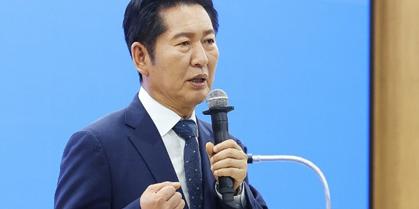 민주당 전당대회 선두주자 김민석 왜 '네거티브' 나설까 : 김민석의 예민한 반응, 정청래도 참전