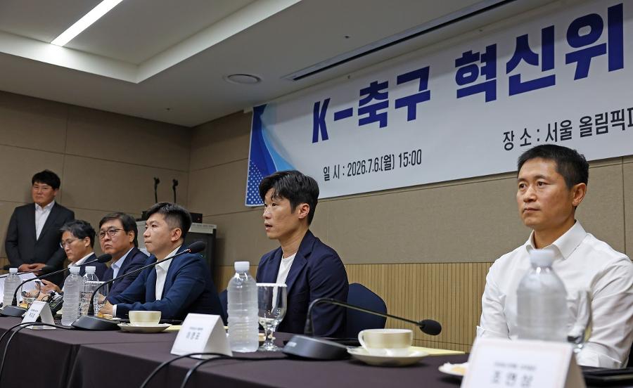 이임생은 캄보디아행, 홍명보는 미국행, 정몽규는 사임 : 대한축구협회에 책임질 사람이 없다