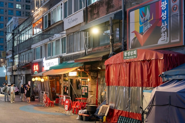 [허프 트렌드] 떡볶이만 있는 줄 알았더니 : 100년 세월이 키운 서울의 로컬 브랜드 '힙당동'