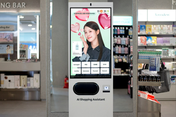 CJ올리브영이 인공지능으로 외국인 고객 언어 장벽 허문다 : 'AI 쇼핑 어시스턴트'와 '통역 서비스' 도입