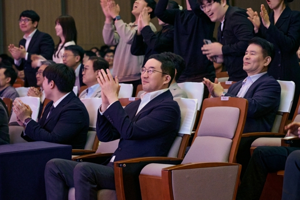 구광모의 LG전자 시장이 바라보는 '넥스트 스탭'은 조금 더 멀리 AI와 로보틱스에 있다 : 리밸런싱 성공 증명했으니 남은 것은 '미래 사업'의 실증이다