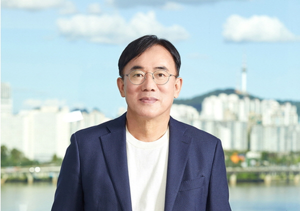 LG디스플레이 구조조정 여파 속에서도 존재감 드러낸 'OLED' : 정철동 대표의 수익성 중심 '경영 고도화' 가시화