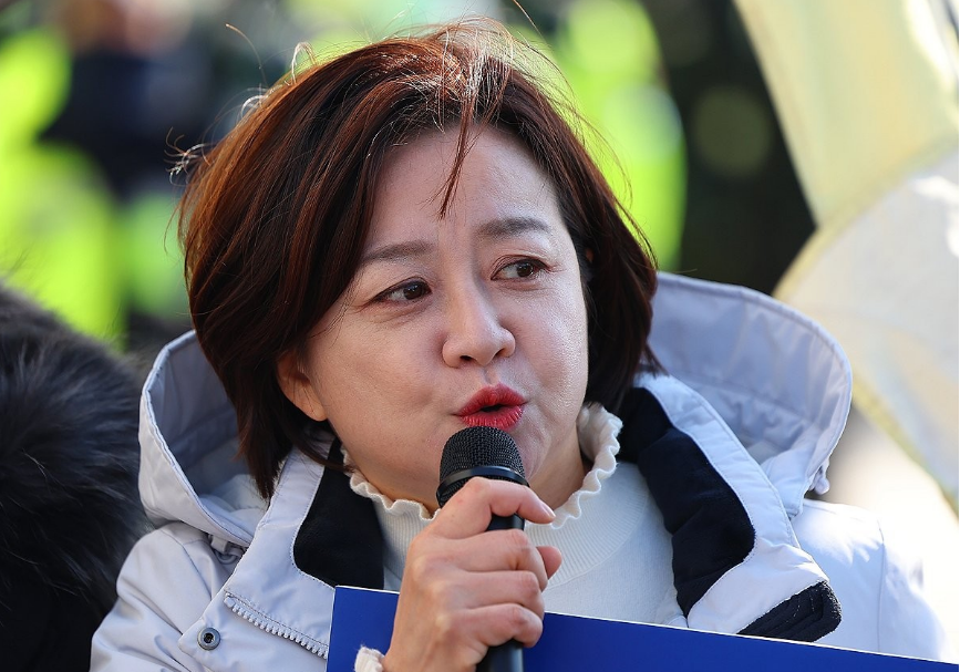 무섭노 일베 표현이라 지적했던 조수진 노무현재단 이사, 리센느 원이에 사과 : 교수님 설명 듣고 알았다