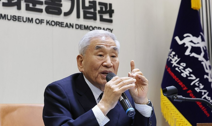 스타벅스 가야지 논란 배재고 강단에 선 이재오 : 독재 정권에 맞서 5번의 옥고, 5선 의원