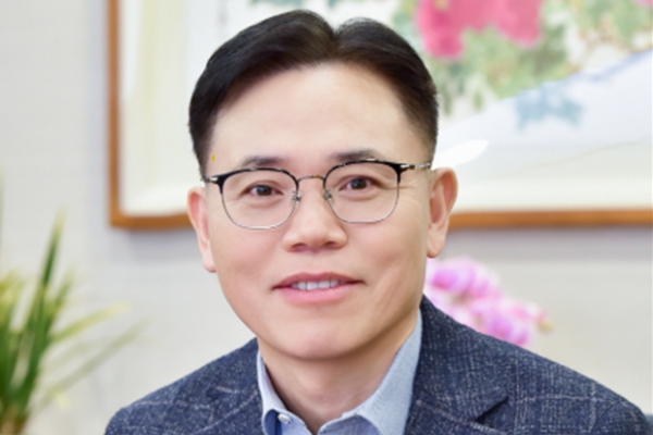 LG화학 김동춘 '버티기 전략' 출구 찾나 : 자회사 LG엔솔 ESS 사업 4분기 '턴어라운드' 전망, 회복 속도는 미지수