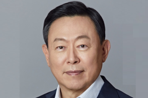 롯데그룹 회장 신동빈이 '자본시장의 냉정한 시각' 걱정했다 : CEO들에게 '핵심 브랜드 중심' 경영 주문도
