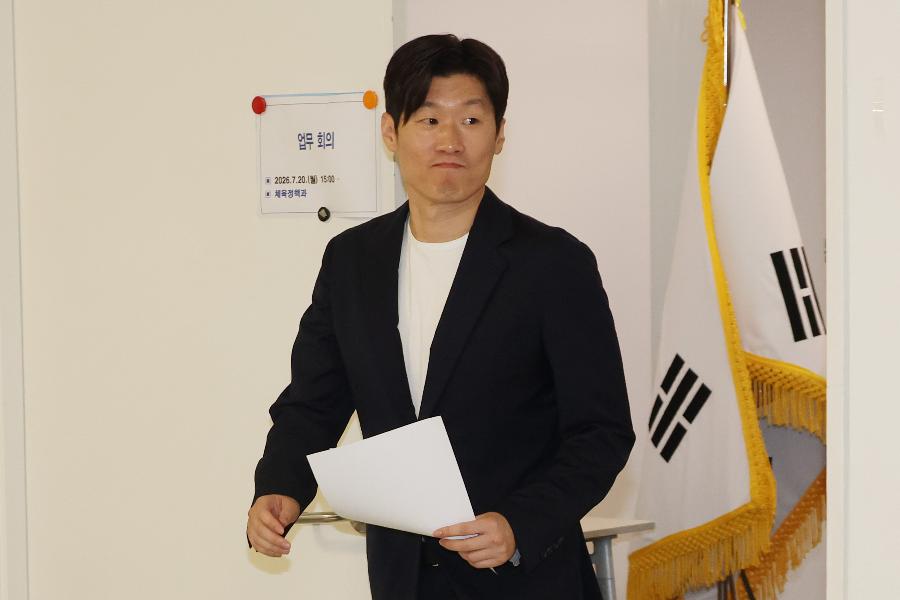 뭘 안다고 혁신위? 비난에 박지성 한마디 : 그분 위치에 안 맞는 행동, 축구협회장 선거 개편안 되돌아가지 않을 것