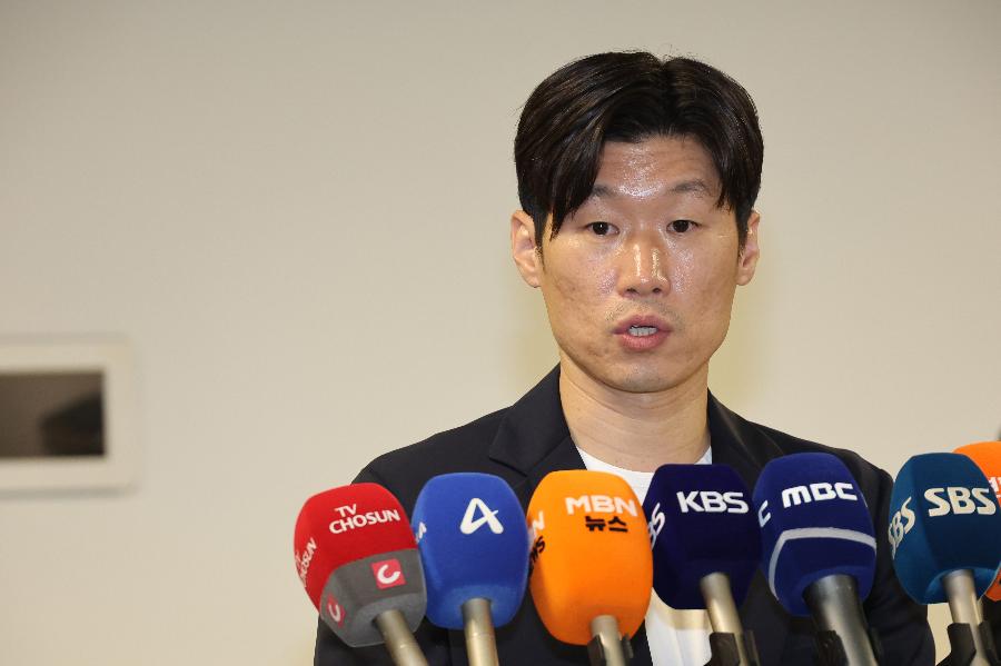 뭘 안다고 혁신위? 비난에 박지성의 한마디 : 그분 위치에 안 맞는 행동, 개편안 되돌아가지 않을 것