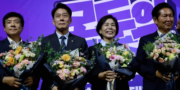 민주당 전당대회 '팀정청래' 선전 이어질까 : 예비경선에서 권리당원 지지로 '중앙위원 벽' 뚫었다