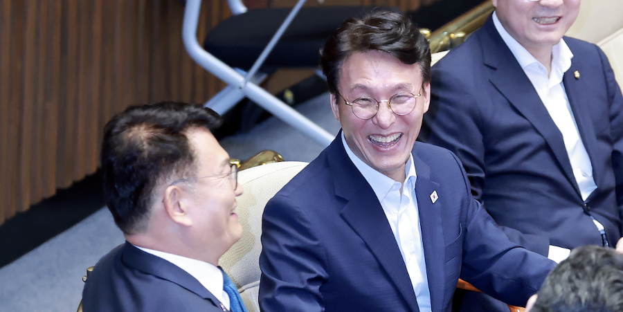 선두주자 김민석은 왜 추격자처럼 말할까 : '통합·연대·확장' 사라지고 네거티브의 거친 언어