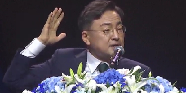 조국혁신당 대표 선출된 신장식 지금 진짜 개혁정당은 조국혁신당 적대적 M&A식 합당 단호히 거부