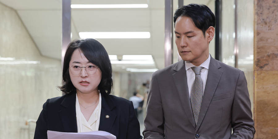 정성호 법무장관 사의 고집, 청와대는 계속 유임 : 검찰개혁 혼선에 청와대 책임론 커진다