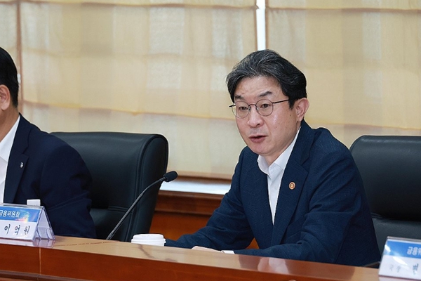 금융당국 단일종목 레버리지 ETF 과열에 '투자액 중 20%까지만 허용' 검토 : 이억원 업계가 스스로 유동성 조절해주길