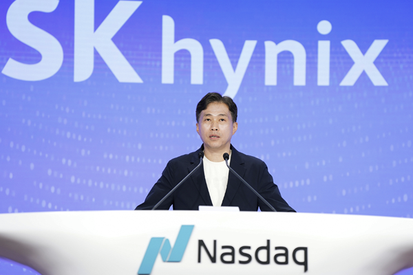 곽노정 SK하이닉스 '순현금 100조' 4개월 만에 조기 달성, AI 비용 너무 높다는 최태원 공급 확대 의지에 실행력 더한다