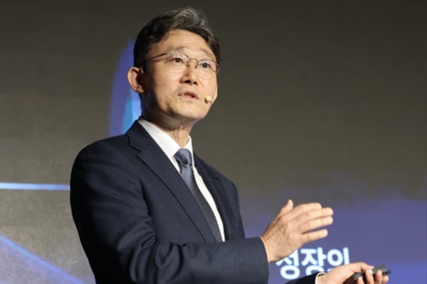 KT클라우드 합병설로 보는 KT '전임자 지우기' 촌극 : 구현모가 떼고, 김영섭이 틀고, 박윤영이 원복?