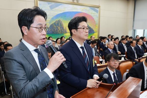297만 명 뚫린 롯데카드 초유의 '해킹 영업정지' 제재를 받았다 : 신규 발급 중단에 과징금 50억 부과
