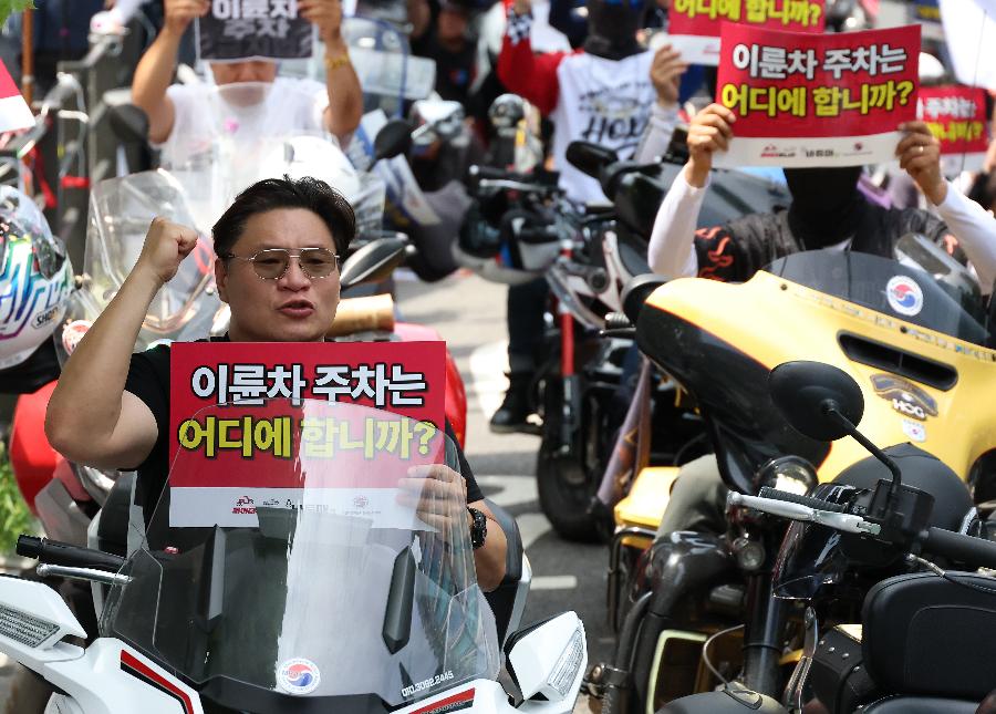 오토바이 세울 곳 없는데 단속부터? 불법 주·정차 과태료에 4089건의 의견 쏟아졌다 : 탁상행정 