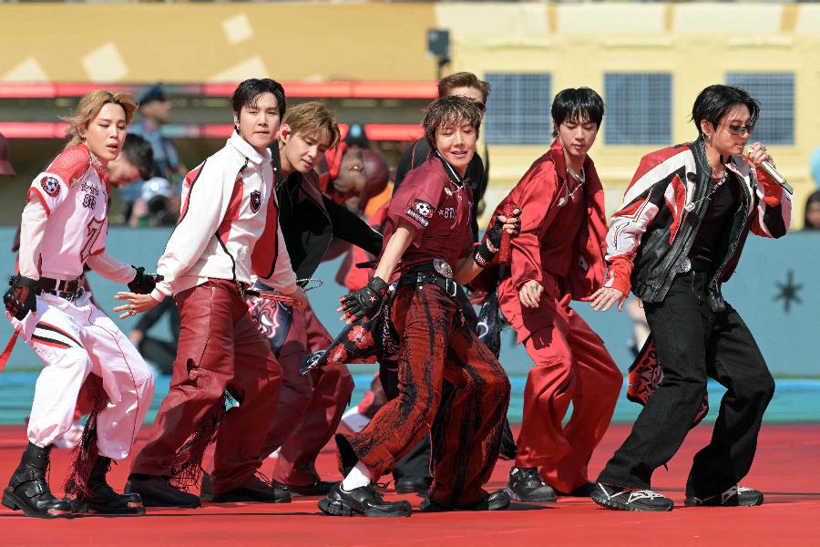 “실례지만 김구 선생님…” BTS ‘에일리언스’ 역주행 : 그래미는 왜 '아시아 음악'을 따로 묶었나 
