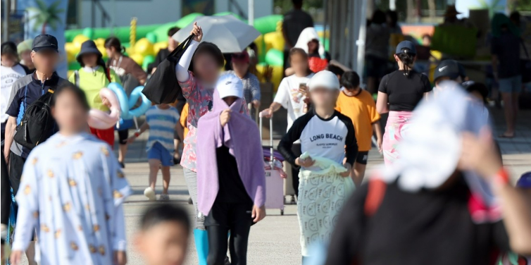 결국 한반도 역대 최고 '섭씨 42.5도'가 경남 양산에서 찍혔다 : 8월 첫 주에도 계속될 폭염에 대비를