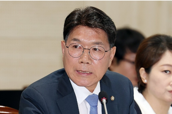 반도체·희토류 포함 '경제안보품목'의 정부 관리 강화를 요구하는 법안을 이재관 민주당 의원이 발의했다
