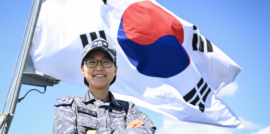 27년 전 해사 첫 여생도로 입교한 배선영 대령, 여군 최초 대령급 함장으로 독도함 지휘한다
