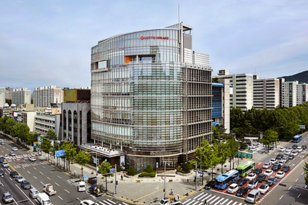 롯데하이마트 김종윤에게 고민 안긴 2분기 실적의 양면성 : 플랫폼의 쿠팡, 브랜드의 삼성·LG와 싸우게 해줄 '고객 경험'은?