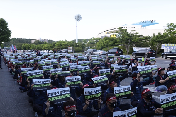 양대 철강사 노사 협상 희비 갈렸다 : 현대제철 임단협 마무리 짓고 포스코는 조정 연장