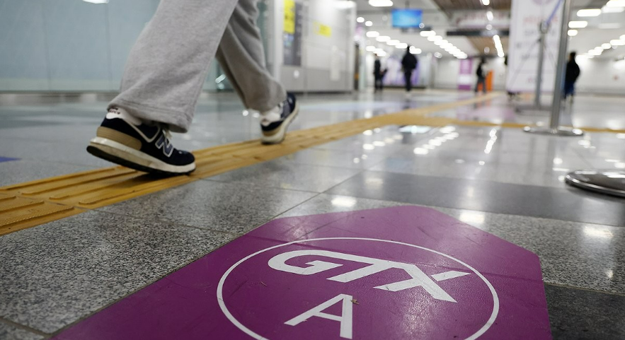 아침 출근길에 달리는 'GTX 러너' : '빠른 철도'지만, '깊은 철도'라 아침마다 뛰게 된다